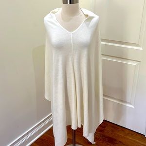 White cape sz 23.6’’x34.6’’